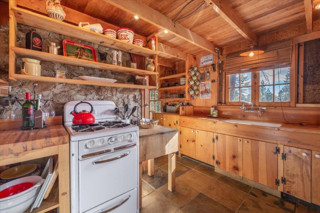 Coziest Cabin In Tahoe W Stone Fireplace Comfy Beds Close To Slopes & Lake Carnelian Bay Exterior photo
