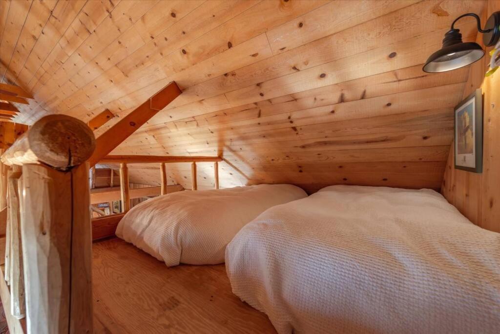 Coziest Cabin In Tahoe W Stone Fireplace Comfy Beds Close To Slopes & Lake Carnelian Bay Exterior photo